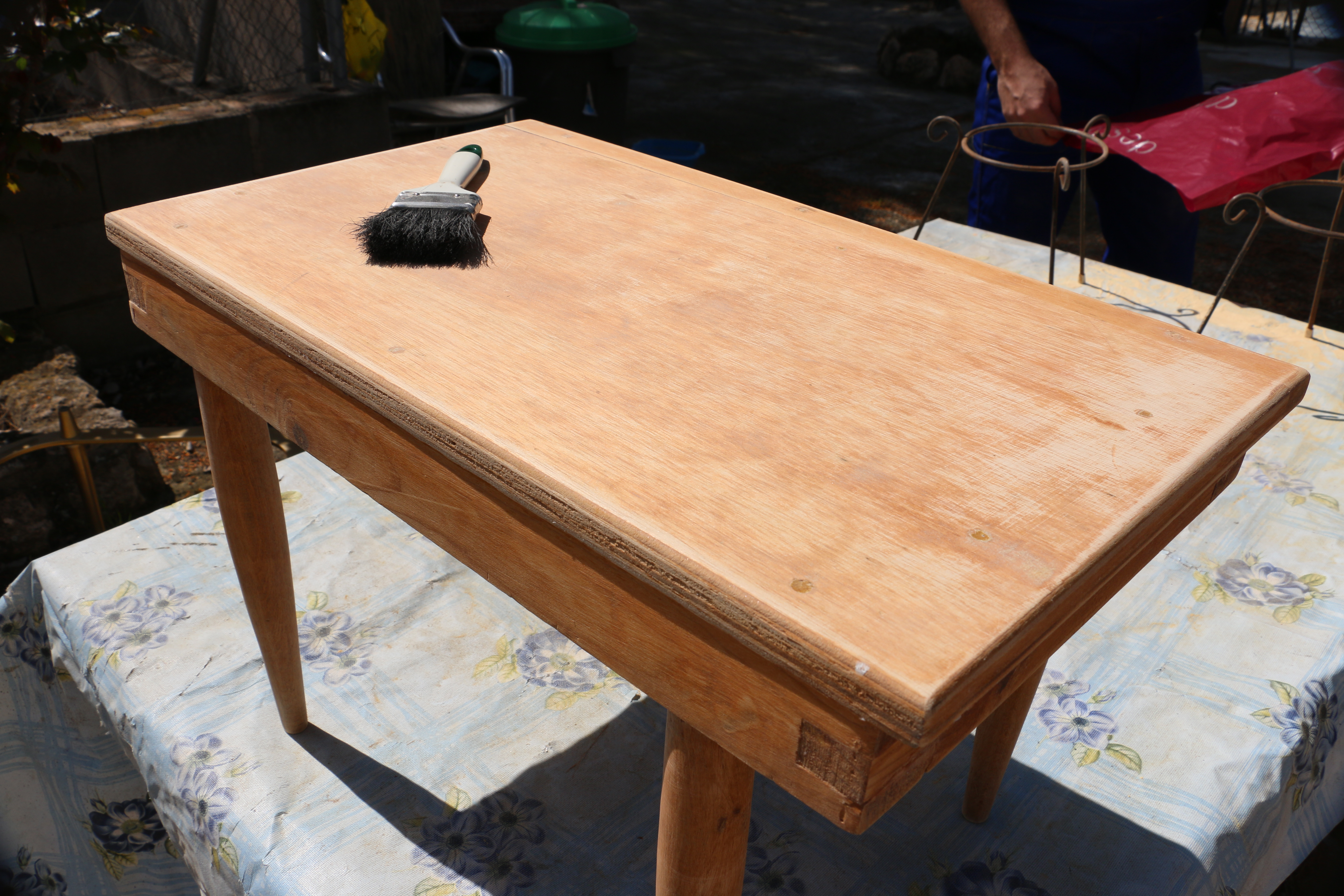 mesa restaurada con decoupage