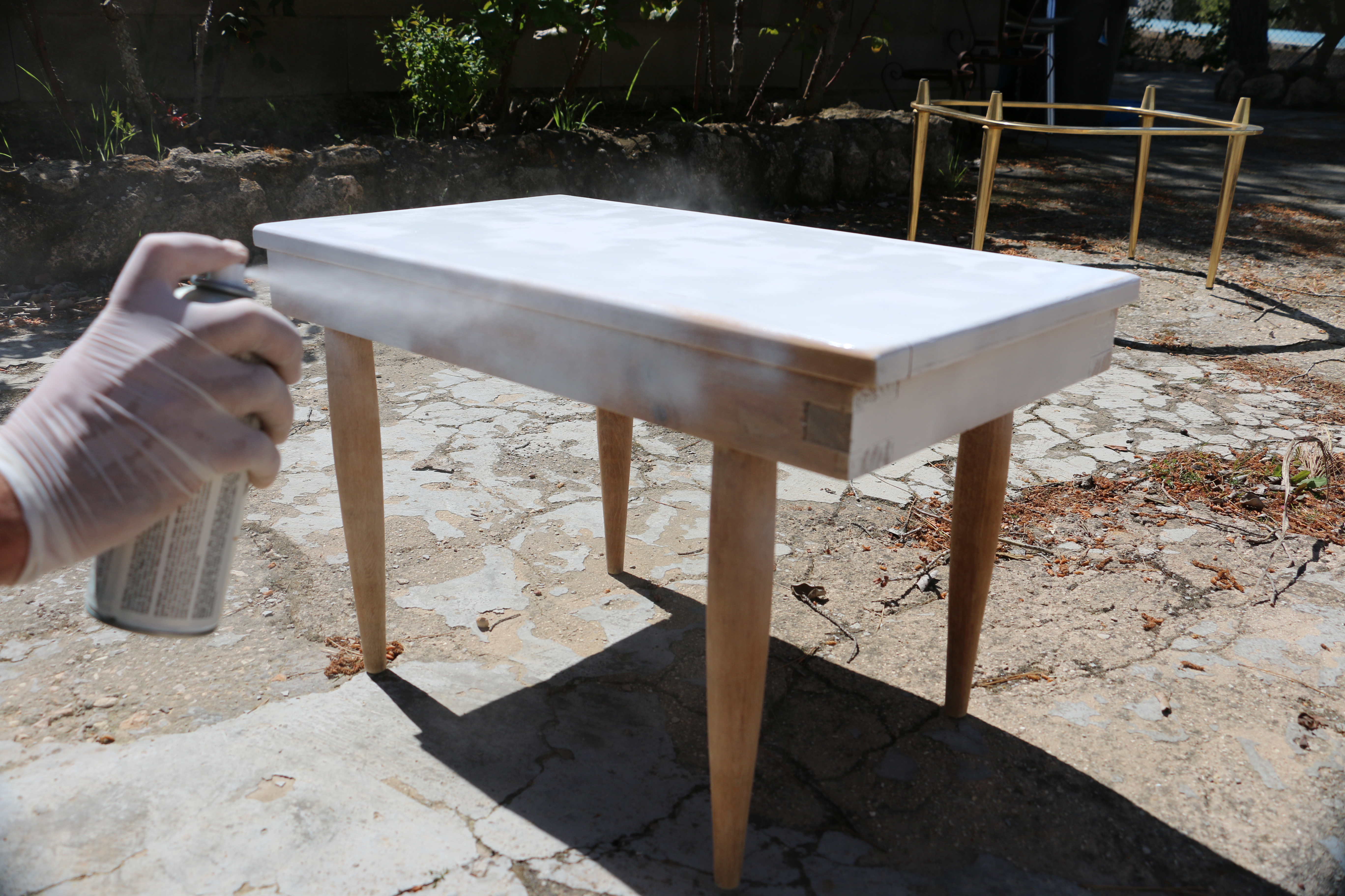 mesa restaurada con decoupage